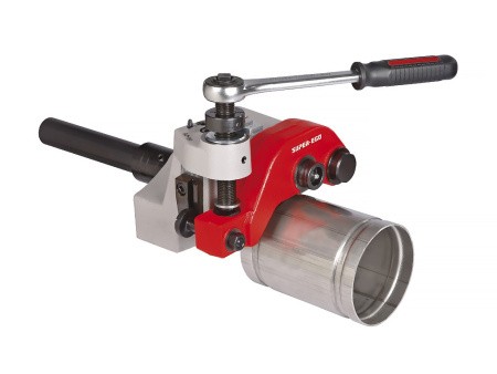 Устройство для накатки желобков на трубах Устройство для накатки желобков на трубах