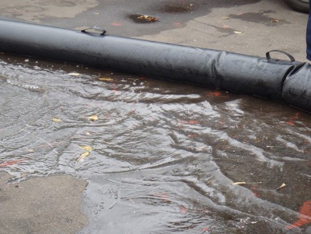 Заграждение мобильное для ограничения разлива воды, со специальным уплотнением. Тип 1 -10, 10х0,21м.